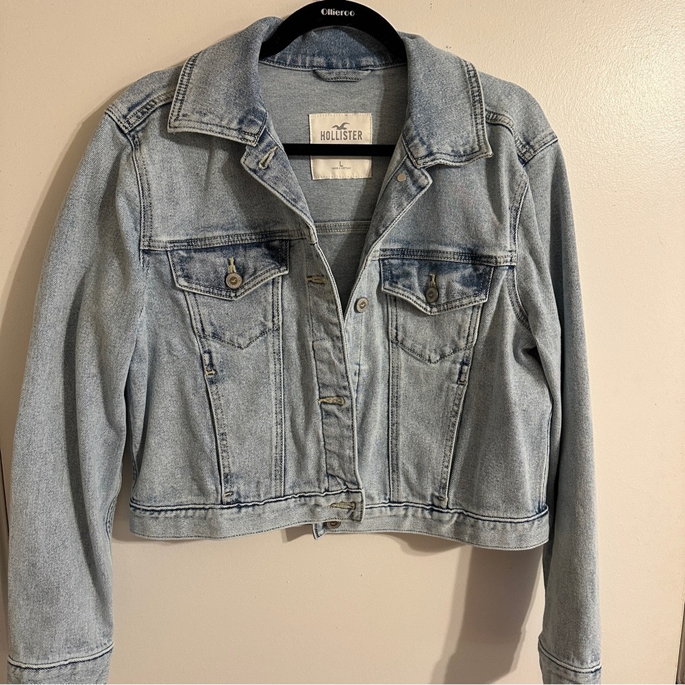 NEW LIGHT WASH HOLLISTER DENIM JACKET